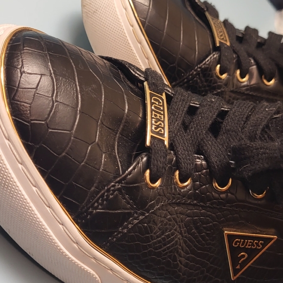 Guess Mens shoes size 9 - Picture 4 of 5